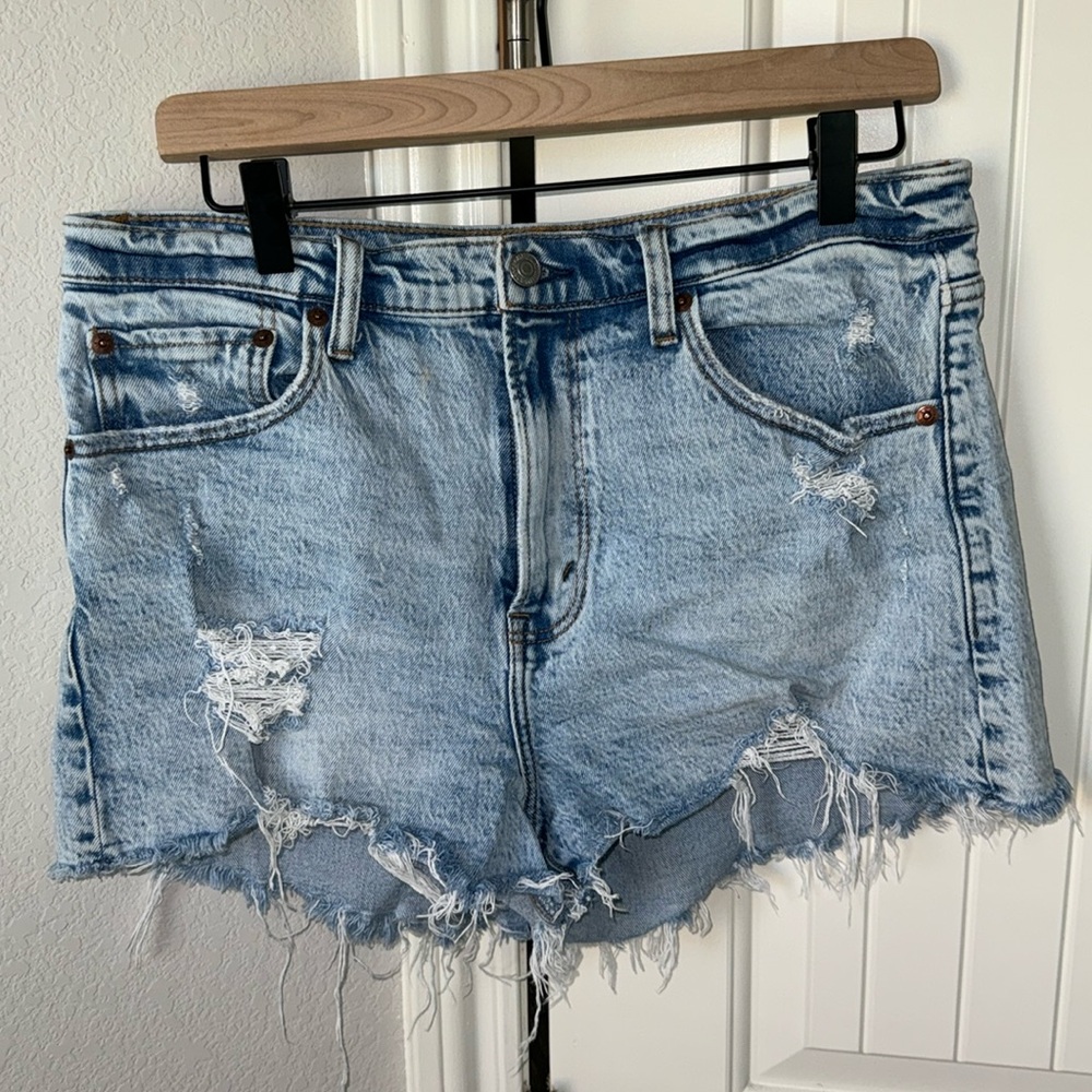 Abercrombie The Mom Short High Rise